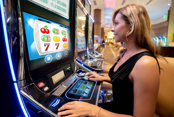 Lightning Baccarat live dealer table showing Player, Banker, and Tie betting areas with multiplier display
